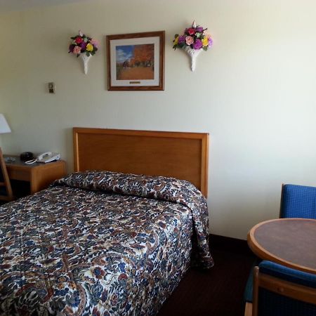 River Mist Inn Sturgeon Falls Esterno foto