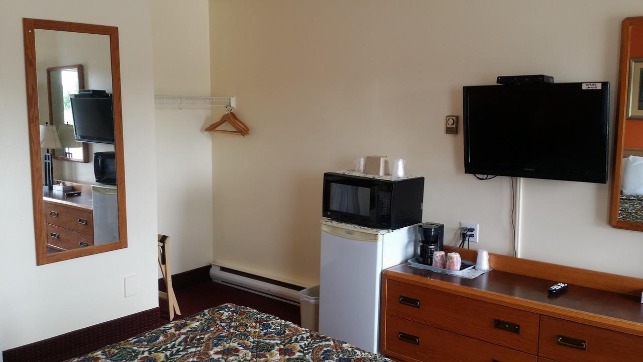 River Mist Inn Sturgeon Falls Esterno foto
