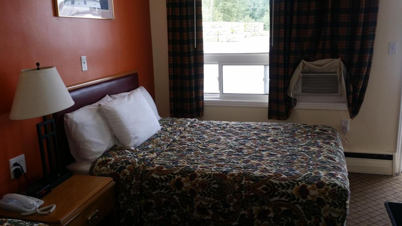 River Mist Inn Sturgeon Falls Esterno foto