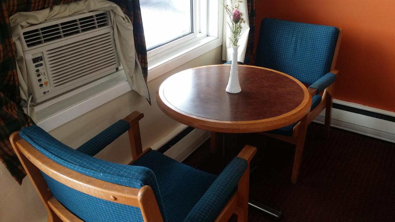 River Mist Inn Sturgeon Falls Esterno foto