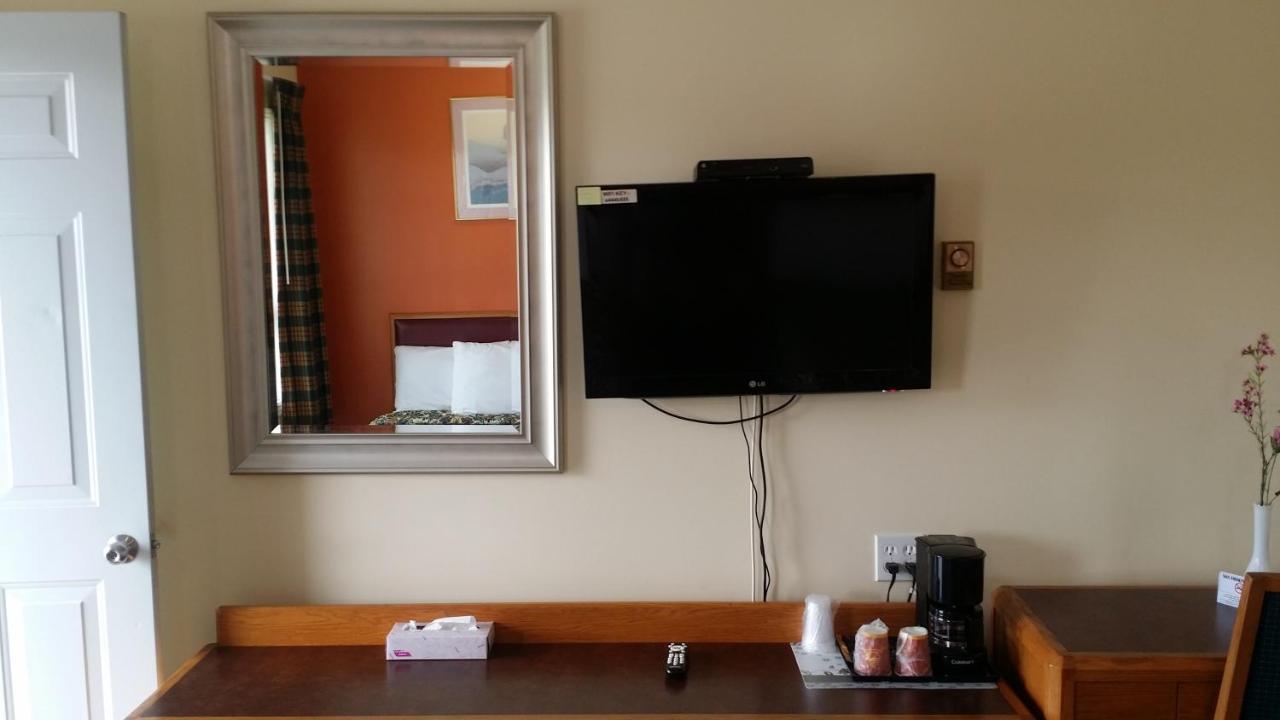 River Mist Inn Sturgeon Falls Esterno foto