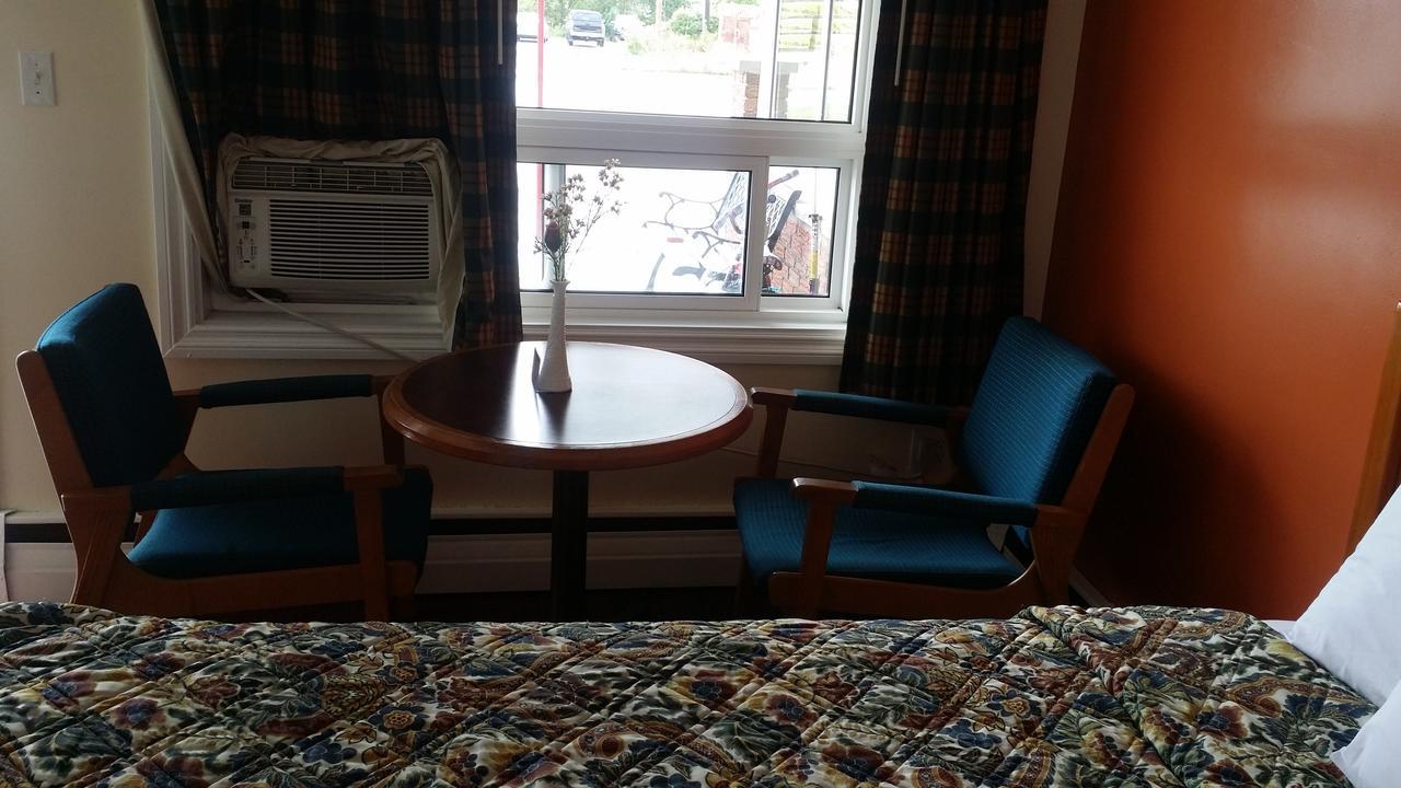 River Mist Inn Sturgeon Falls Esterno foto