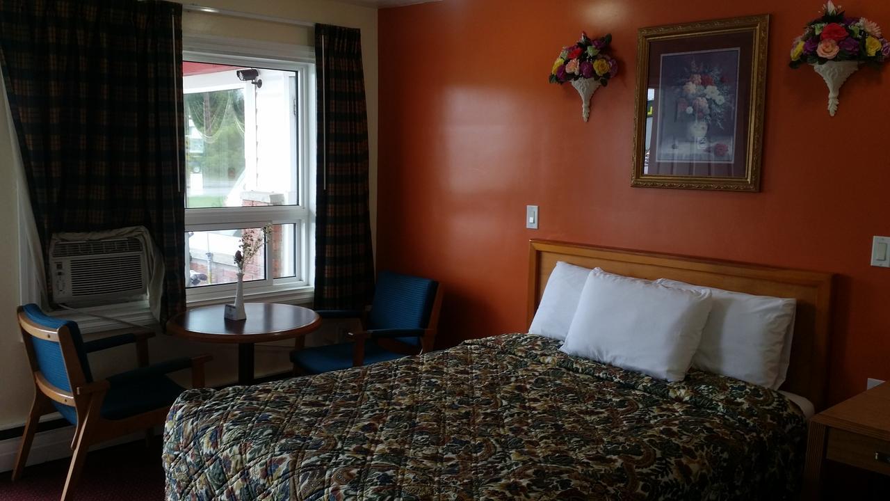 River Mist Inn Sturgeon Falls Esterno foto