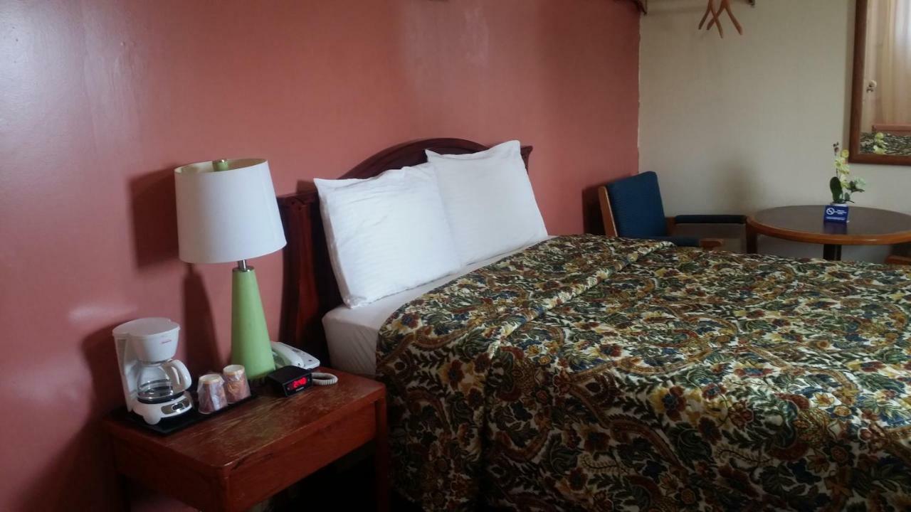 River Mist Inn Sturgeon Falls Esterno foto