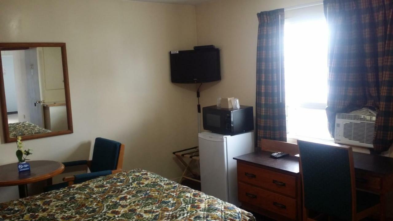 River Mist Inn Sturgeon Falls Esterno foto