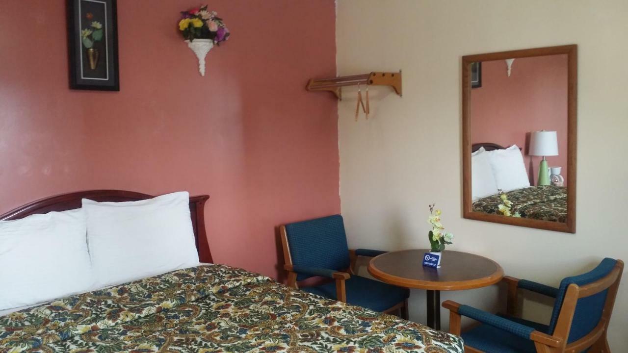 River Mist Inn Sturgeon Falls Esterno foto